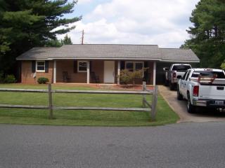 4851 16th Street Dr, Hickory, NC 28601-7460