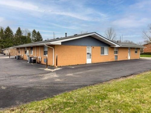 2416-2422 Red Coach Dr, Springfield OH  45503-1238 exterior