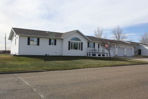 1713 4th Ave, Beulah, ND 58523-6140