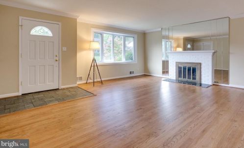8002 Gosport Ln, Springfield, VA 22151-2007