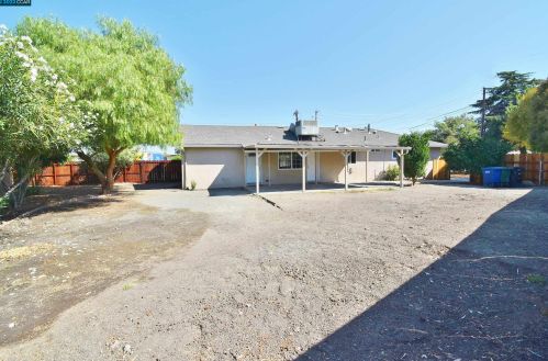 1061 Oak Grove Rd, Concord CA  94518-3129 exterior