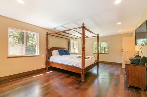 15062 Donnington Ln, Truckee CA  96161-1136 exterior