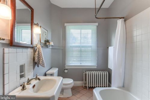 251 Hanover St, Carlisle PA  17013-1928 exterior