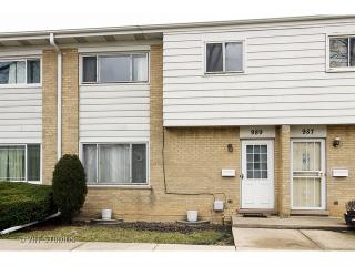 989 York St, Elmhurst, IL 60126-5114