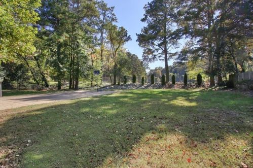 2570 Bradford Sq, Atlanta GA  30345-1366 exterior