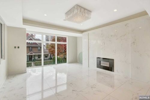 30 Myrtle Ave, Edgewater NJ  07020-1405 exterior