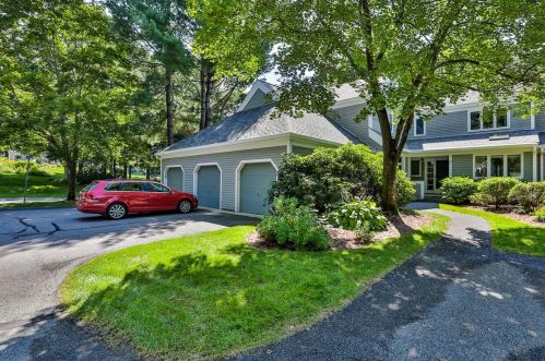 33 Ledgewood Hills Dr, Nashua, NH 03062-4436
