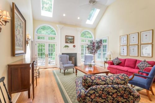 350 Old Watertown Rd, Waterbury, CT 06762-1325