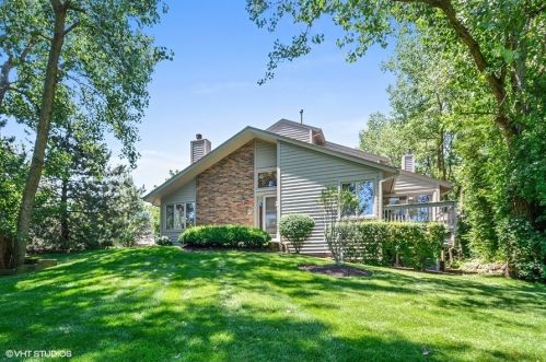 108 Commons Dr, Palos Park, IL 60464-3105