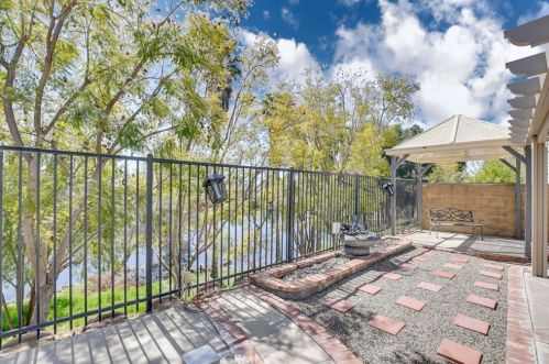 7948 Shadow Trails Ln, Riverside CA  92509-7007 exterior