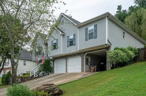 1066 Whispering Woods Dr, Holly Springs, GA 30114-2230