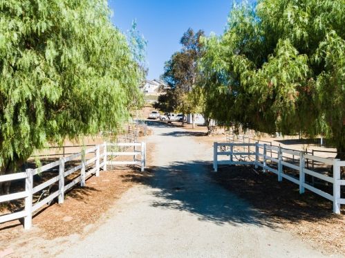 35070 Calle Campo, Temecula, CA 92592-8117