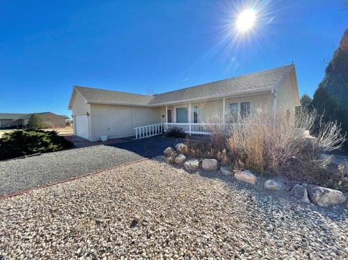 1021 Valparaiso Dr, Pueblo, CO 81007-2084