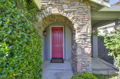 9876 Nestling Cir, Elk Grove, CA 95757-8216