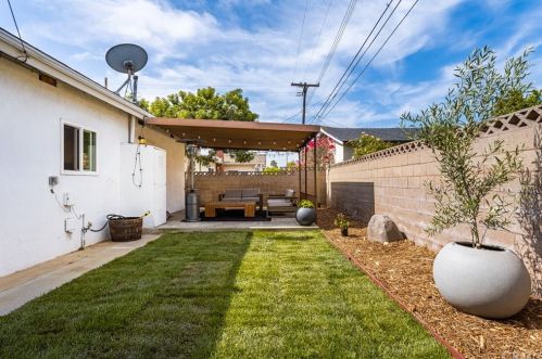 22631 Hickory Ave, Torrance CA  90505-2945 exterior