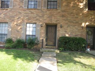 7319 Kingswood Cir, Fort Worth TX  76133-6504 exterior