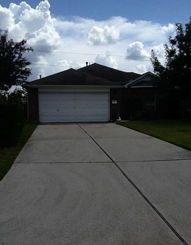 2205 Highland Crossing Dr, Conroe TX  77304-6801 exterior