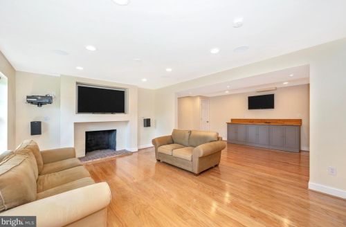 1306 Leister Dr, Silver Spring MD 20904-1547 exterior