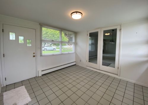 1240 Westlawn Dr, Kankakee, IL 60901-4657