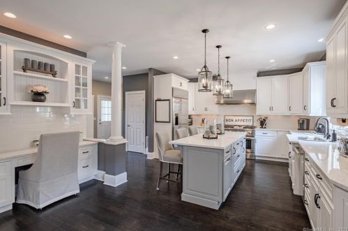 5 Clydesdale Ct, Upper Stepney CT  06468-1368 exterior