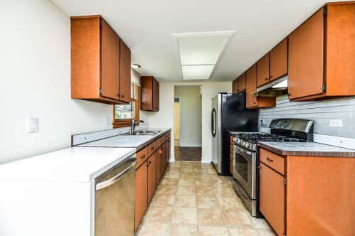 145 Brandywine Ave, Elk Grove Vlg, IL 60007-3801