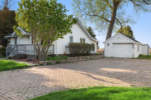 23112 Bunker Hill Rd, Alden, IL 60033-9739