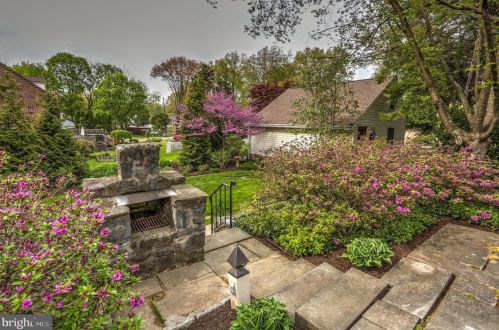 1321 Cheves Pl, Lancaster PA  17603-4943 exterior