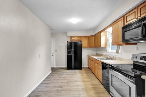 70 Griffin Rd, Wapping CT  06074-1212 exterior