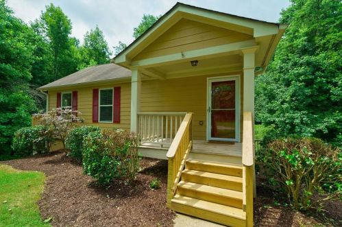 5870 Habitat Dr, Gainesville, GA 30506-7941