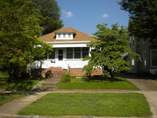 408 Webster St, Harrisburg, IL 62946-1039