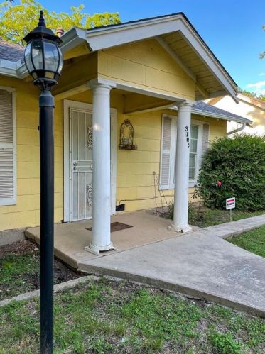 3105 Burchill Rd, Fort Worth TX  76105-3313 exterior