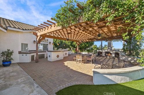 6528 Blackwood St, Riverside CA  92506-6240 exterior