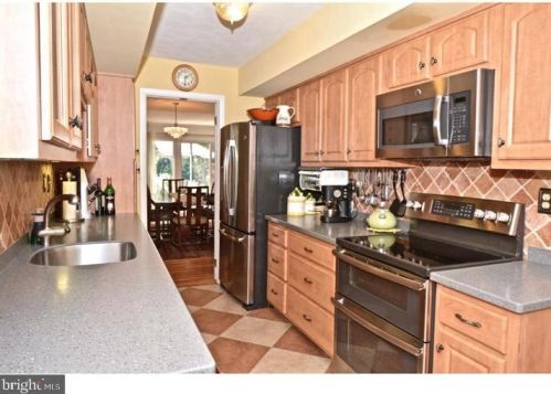 32 Gordon Way, Princeton NJ  08540-3956 exterior