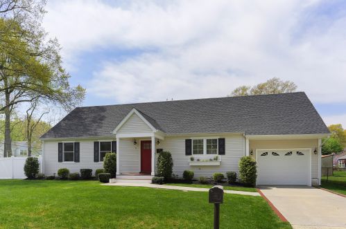 5 Rustic Pl, Middletown, NJ 07748-5238
