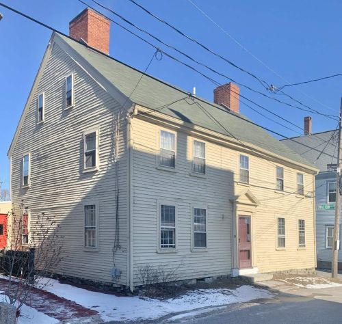 33 Gardner St, Portsmouth, NH 03801-4604