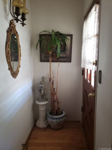 7124 Jellico Ave, Van Nuys, CA 91406-3526