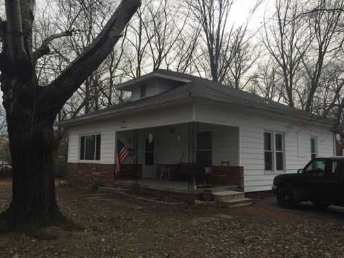 1117 Feazel St, Harrisburg, IL 62946-2945