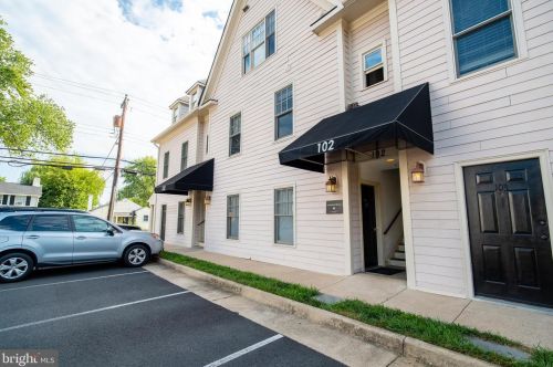 102 Dry Mill Rd, Leesburg, VA 20175-2635