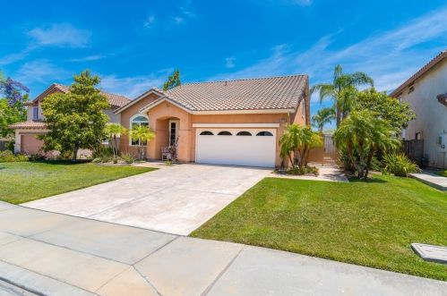 8326 Clover Creek Rd, Riverside, CA 92508-3512