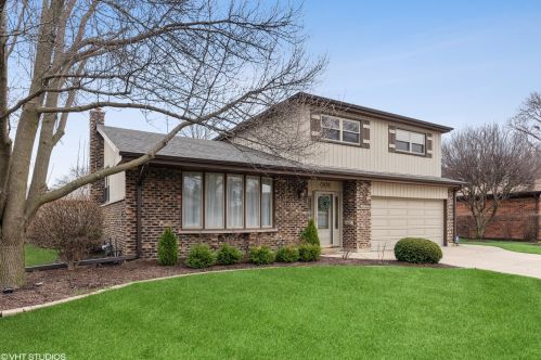 2126 Waverly Ln, Arlington Hts, IL 60004-3456