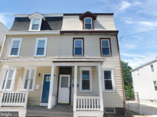 229 Conover St, Burlington, NJ 08016-1306