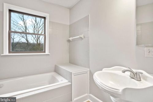 204 Quiet Place Ln, Berkeley Springs WV  25411-6633 exterior