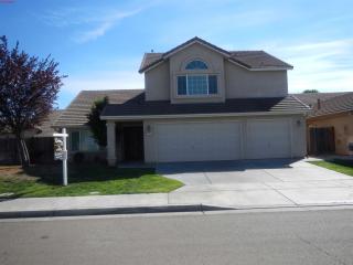 574 Quady Ln, Madera, CA 93637-4872