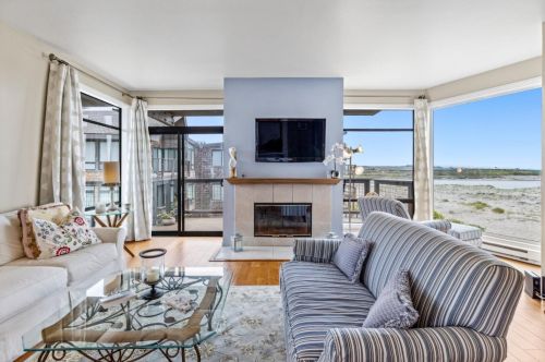 33 Pelican Pt, Watsonville, CA 95076-9537