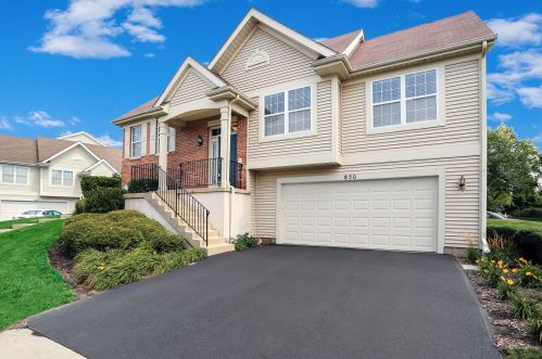 850 Clover Ln, Pingree Grove, IL 60140-9116