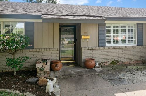 6728 Victoria Ave, Fort Worth TX  76180-8126 exterior