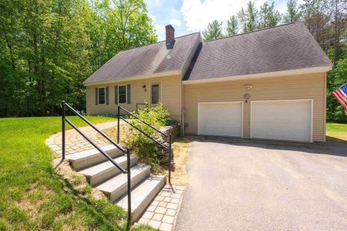 22 James Henry Dr, Barrington, NH 03825-3542