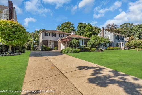 718 Grassmere Ave, Tinton Falls NJ  07712-4333 exterior