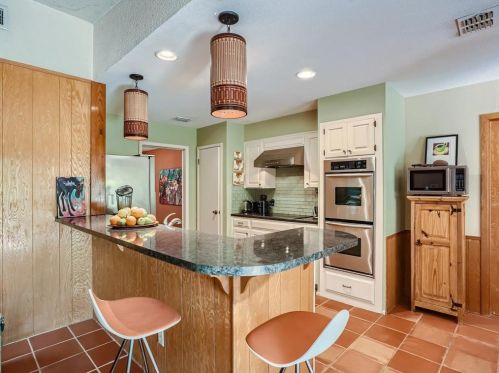 2700 Dunbarton Dr, Austin TX  78723-2235 exterior