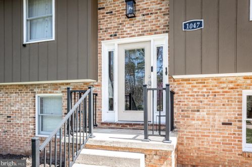 1047 Dave Berry Rd, Mc Gaheysville, VA 22840-2318